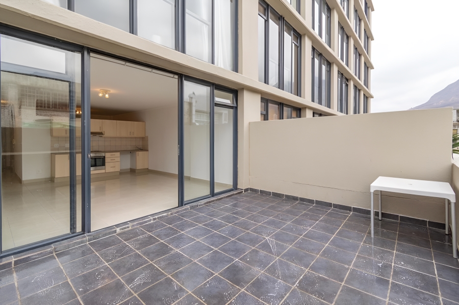 1 Bedroom Property for Sale in Zonnebloem Western Cape